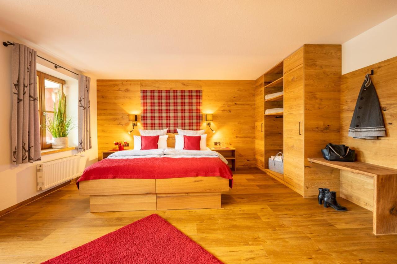 Familien- Und Wellnesshotel "Viktoria" Oberstdorf Extérieur photo