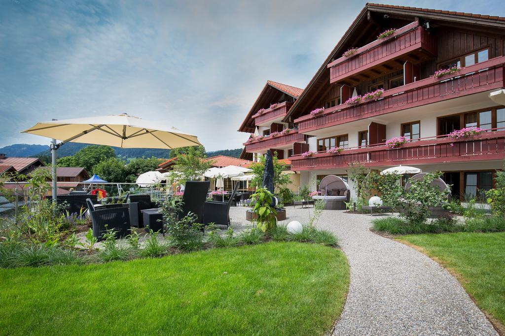 Familien- Und Wellnesshotel "Viktoria" Oberstdorf Extérieur photo