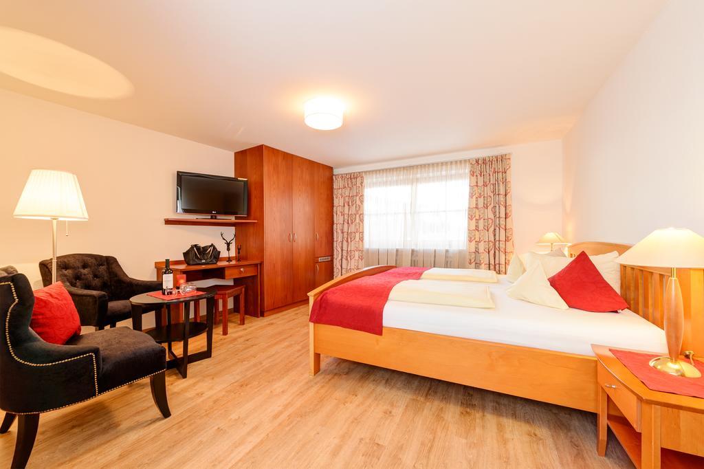 Familien- Und Wellnesshotel "Viktoria" Oberstdorf Extérieur photo