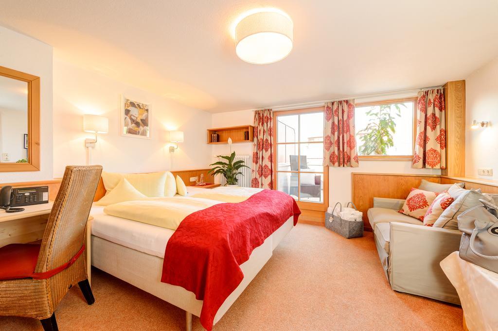 Familien- Und Wellnesshotel "Viktoria" Oberstdorf Extérieur photo