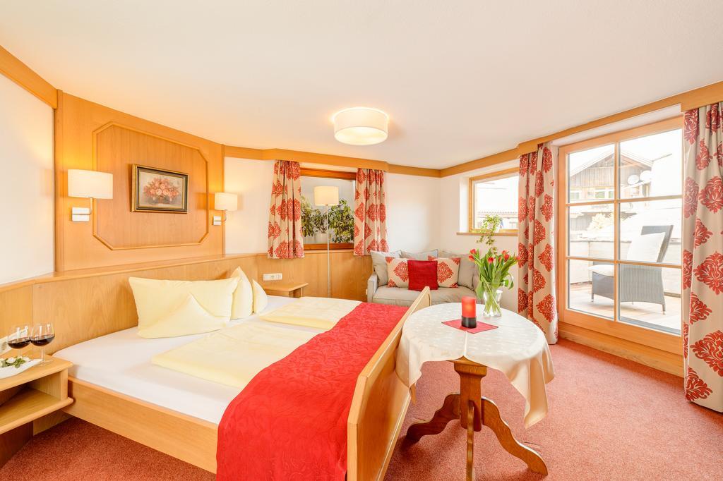 Familien- Und Wellnesshotel "Viktoria" Oberstdorf Extérieur photo