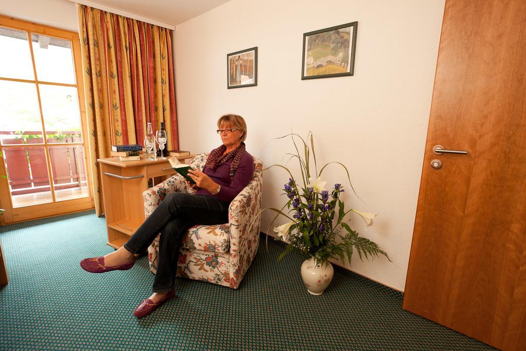 Familien- Und Wellnesshotel "Viktoria" Oberstdorf Extérieur photo