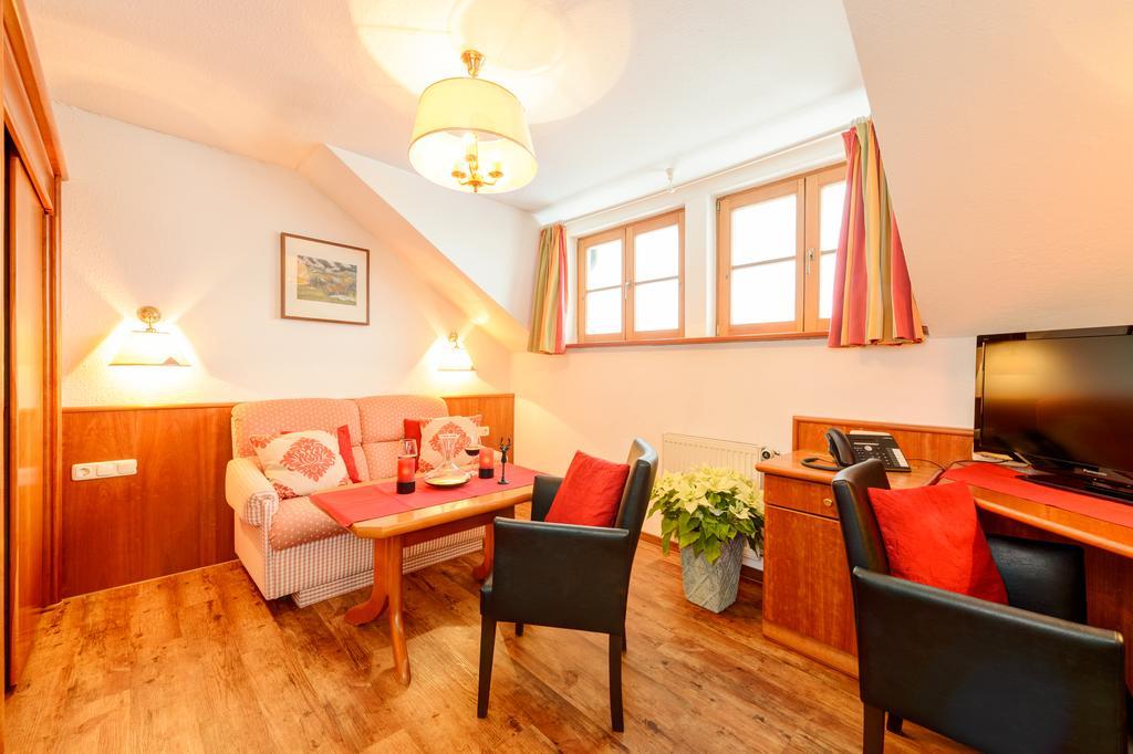 Familien- Und Wellnesshotel "Viktoria" Oberstdorf Extérieur photo