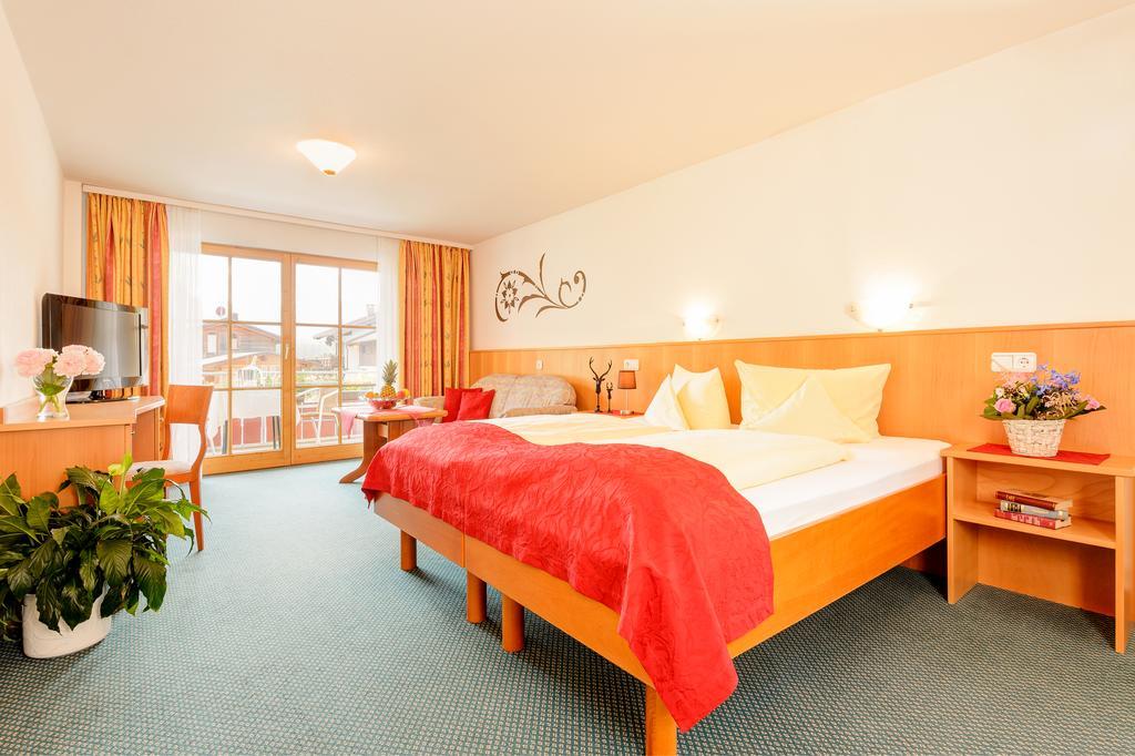Familien- Und Wellnesshotel "Viktoria" Oberstdorf Extérieur photo