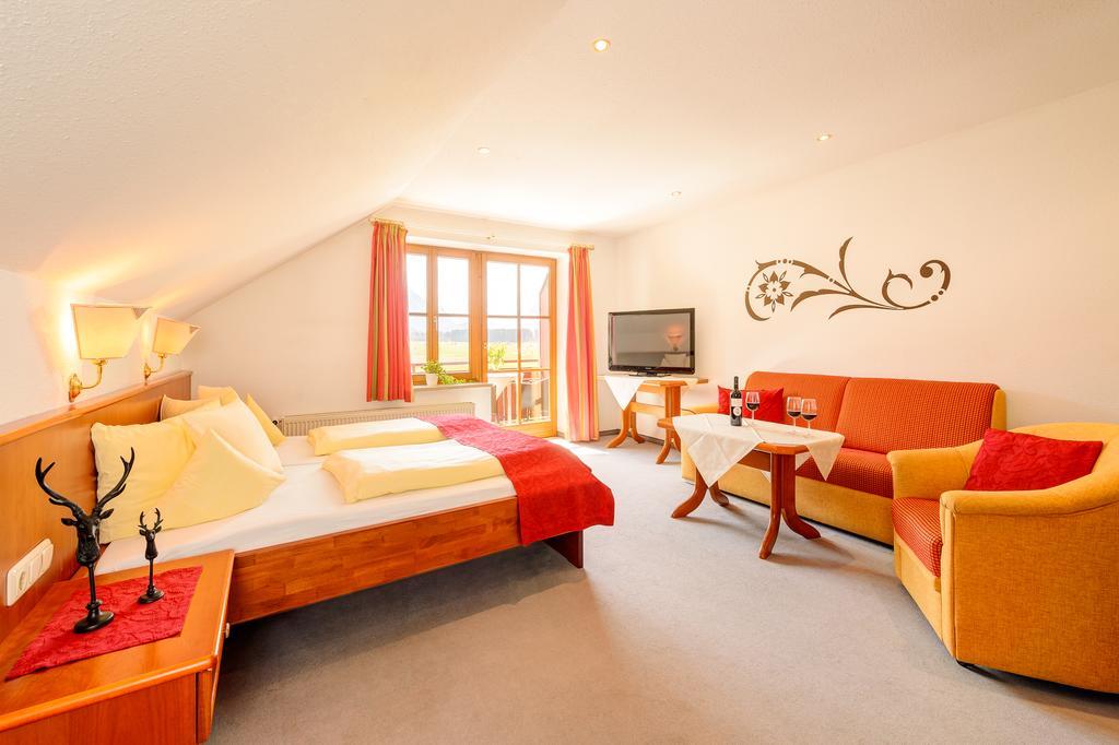 Familien- Und Wellnesshotel "Viktoria" Oberstdorf Extérieur photo