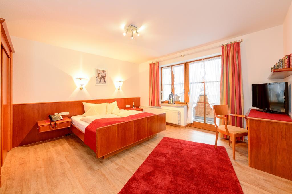 Familien- Und Wellnesshotel "Viktoria" Oberstdorf Extérieur photo