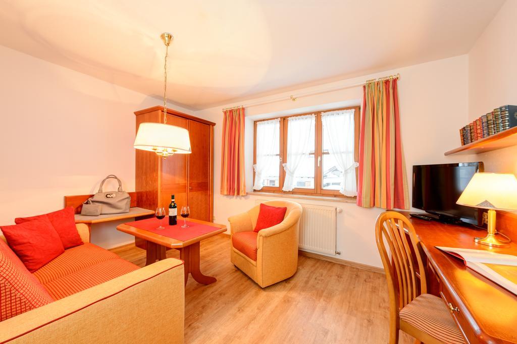 Familien- Und Wellnesshotel "Viktoria" Oberstdorf Extérieur photo