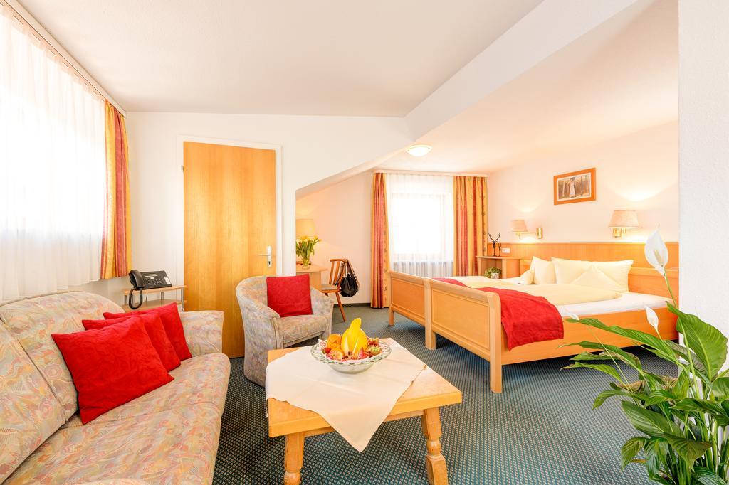 Familien- Und Wellnesshotel "Viktoria" Oberstdorf Extérieur photo